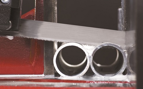 船营锯切金属材料时出现卡带锯条原因以及处理方法？