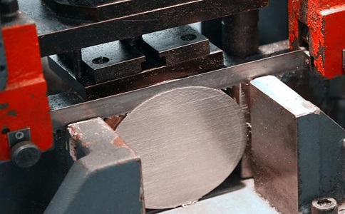 船营造成带锯条牙齿碎裂或折断的几点原因！